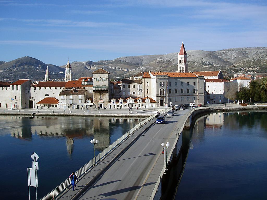 Rooms Livia Trogir Exterior foto