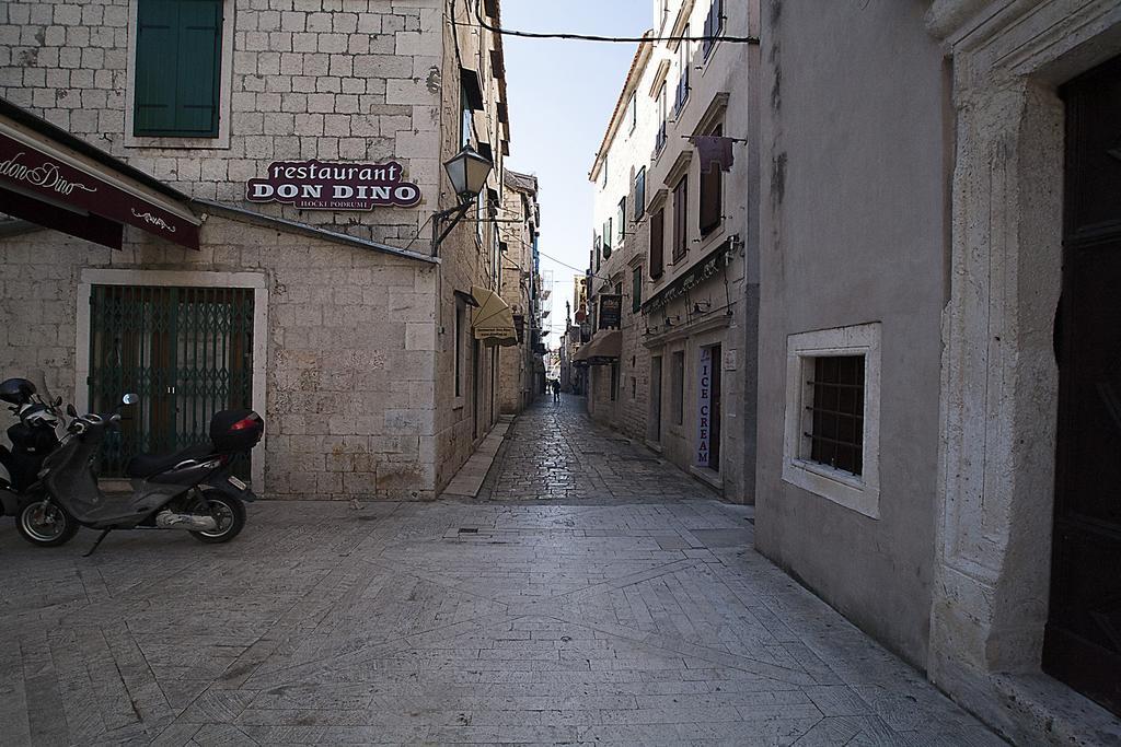 Rooms Livia Trogir Exterior foto