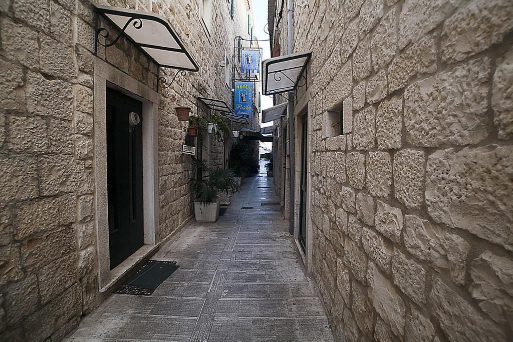Rooms Livia Trogir Exterior foto